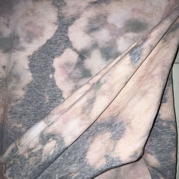 Levi’s Cropped Sweatshirt Wmn Sz L Gray Pink Tie Dye Long Sleeve Crew Hippie EUC - Picture 5 of 9